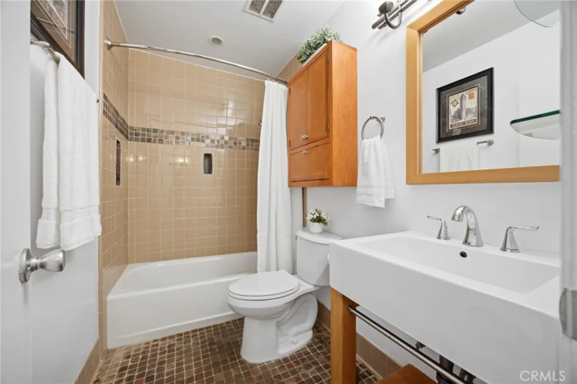 355 S Madison Avenue #224 photo 30