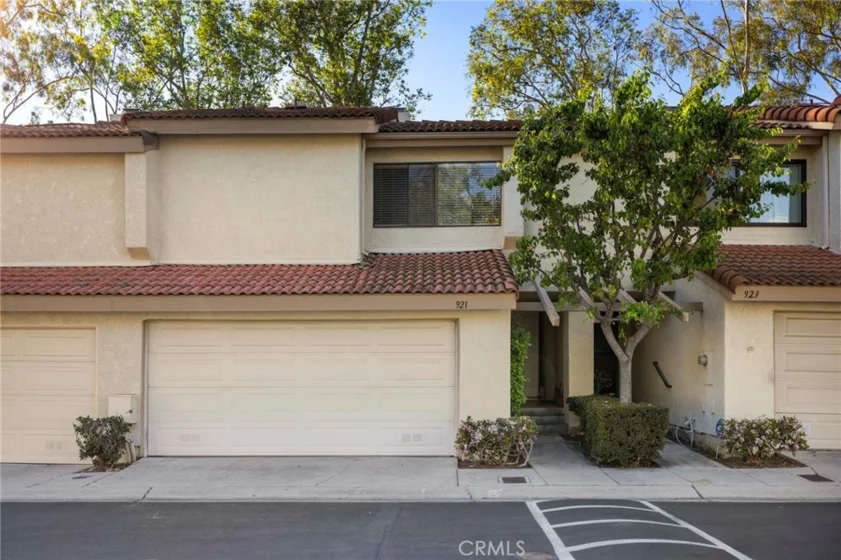921 Creekside Drive photo 1