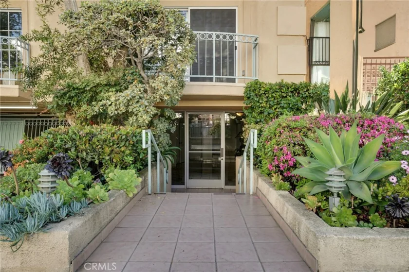1871 Greenfield Avenue #102 photo 15