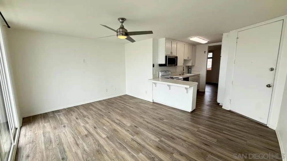 725 Redondo Court #22 photo 4