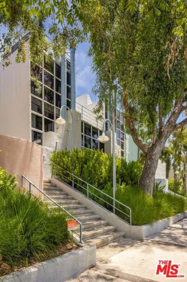2433 28th Street #B photo 2