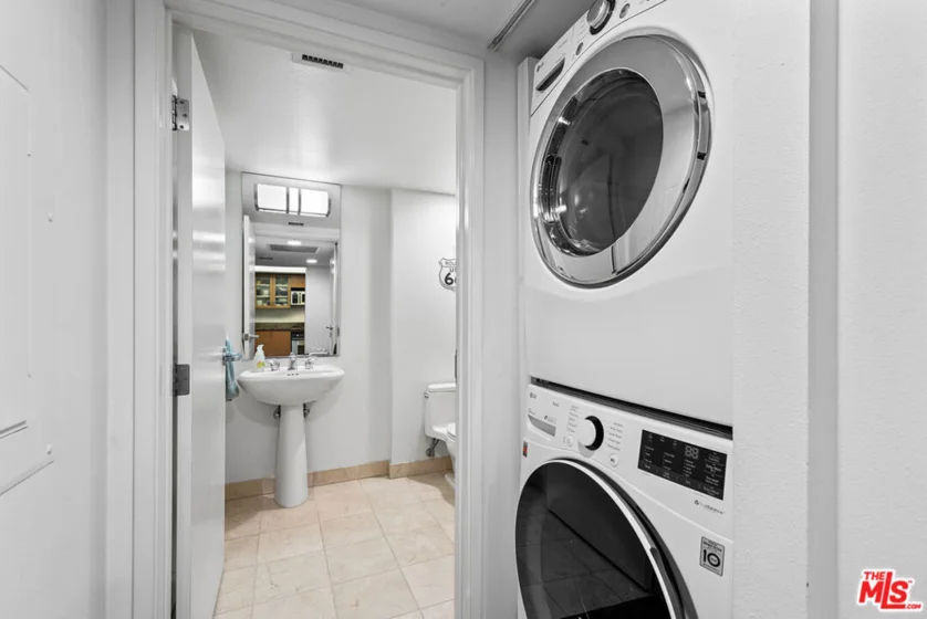 13700 Marina Pointe Drive #1520 photo 17