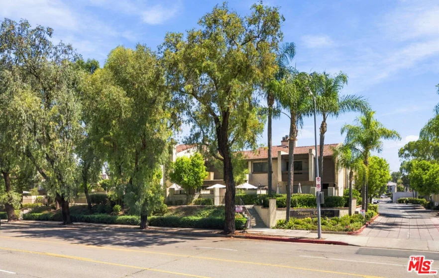 5800 Owensmouth Avenue #76 photo 33