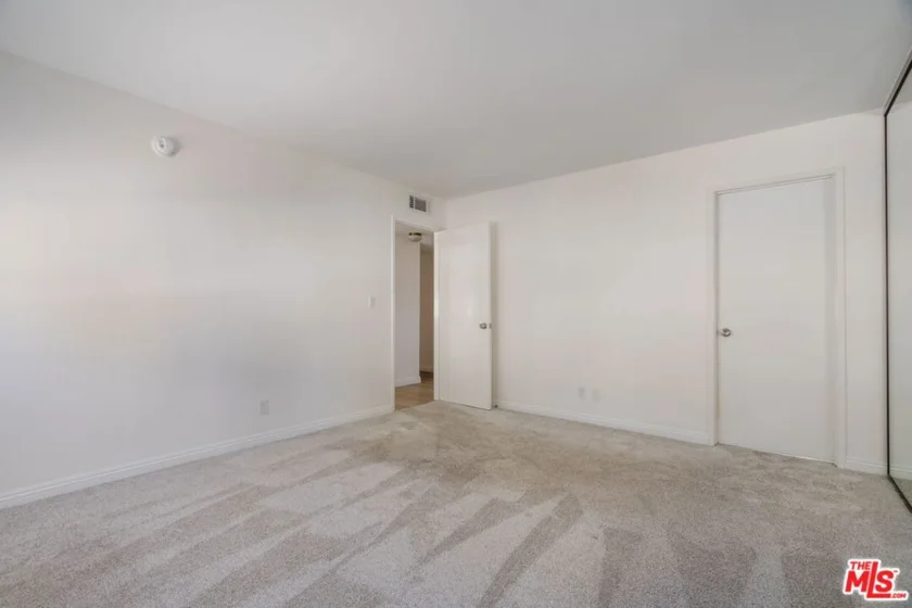 22125 Burbank Boulevard #7 photo 15
