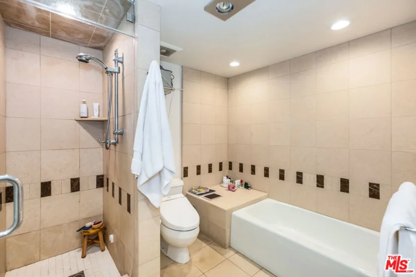10445 Wilshire Boulevard #1806 photo 22