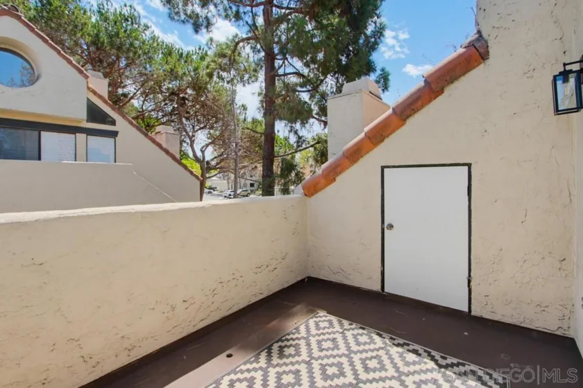 387 N Melrose #D photo 34