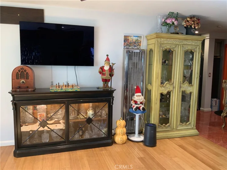 409 Burchett #220 photo 22