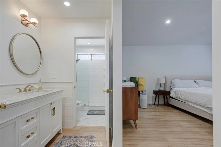 6847 Haskell Avenue #1 photo 30