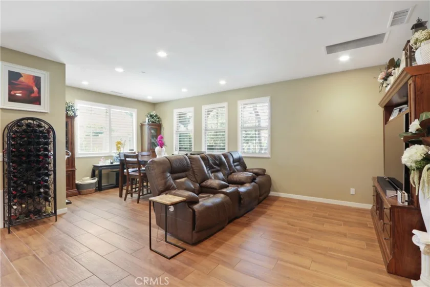 10902 Flora Park Way photo 4