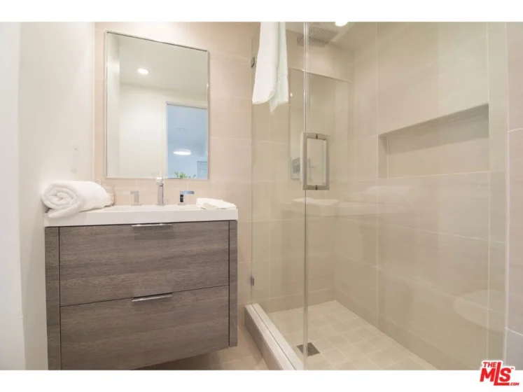 838 N Doheny Drive #302 photo 11