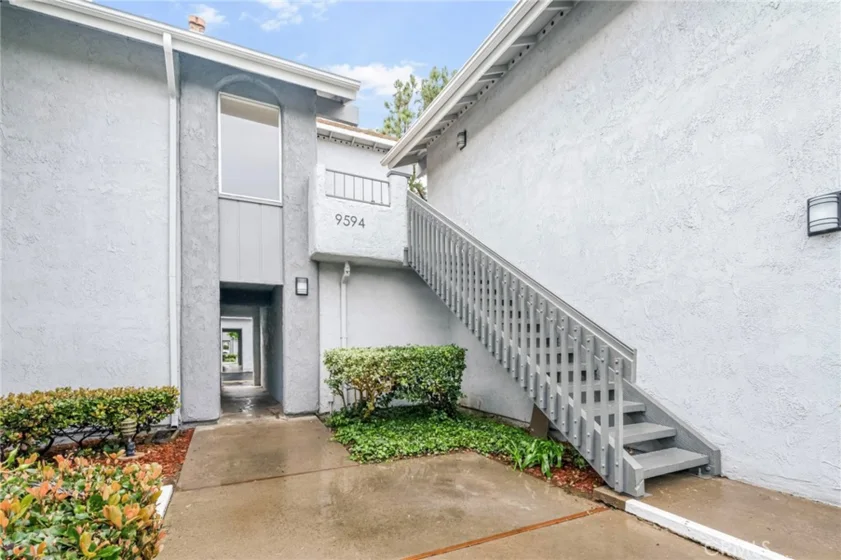9594 Pettswood #4 photo 1