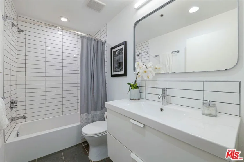 1401 S Bentley Avenue #202 photo 22