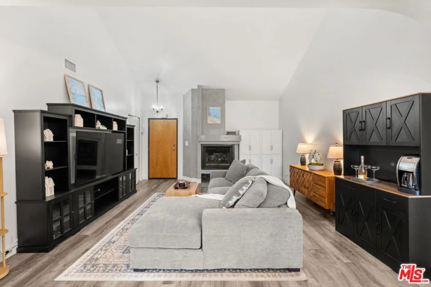 7211 Cozycroft Avenue #50 photo 2