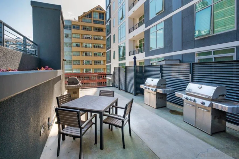425 W Beech Street #721 photo 26