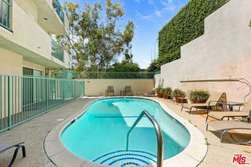 390 S Sepulveda Boulevard #409 photo 32
