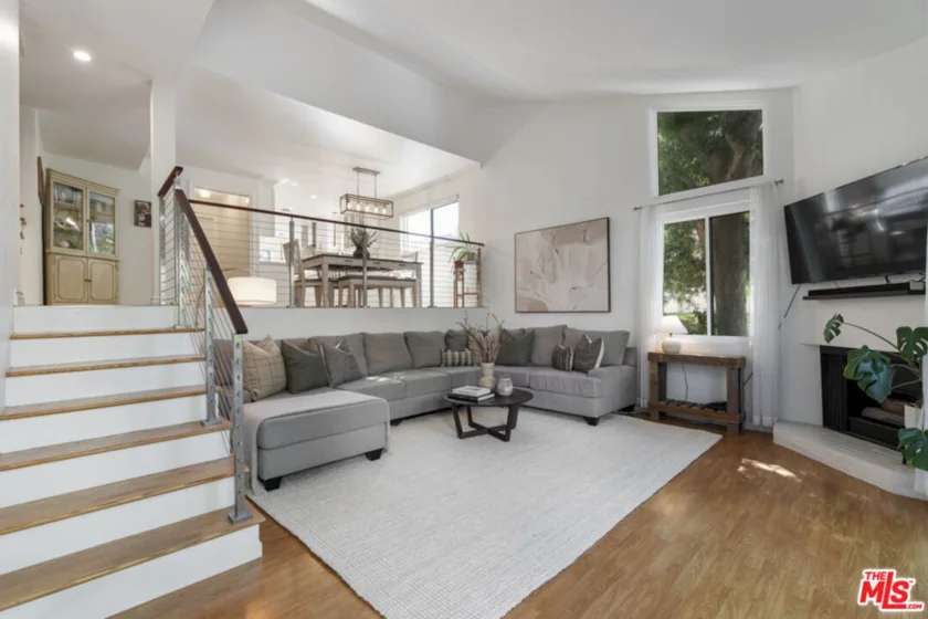 15157 Magnolia Boulevard #F photo 1