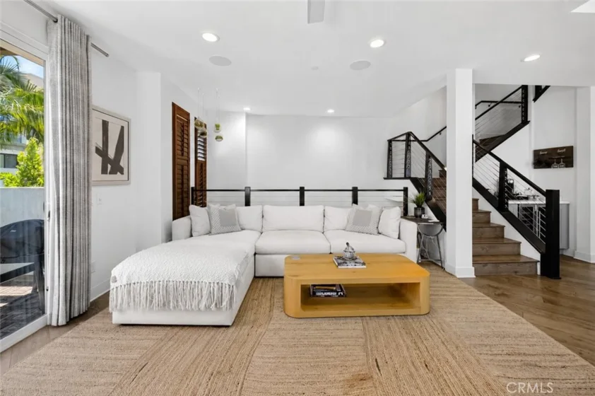 1687 Grand View photo 4