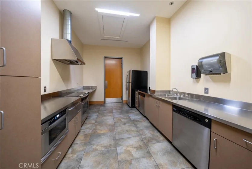 4600 Rivington photo 54
