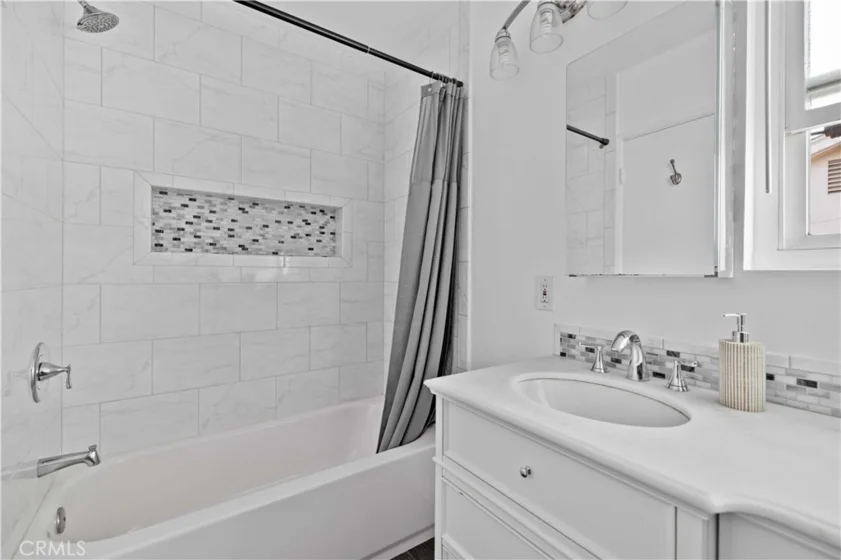 1227 E 1st #2F photo 3