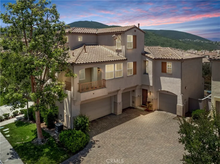 946 Bolex Way photo 1