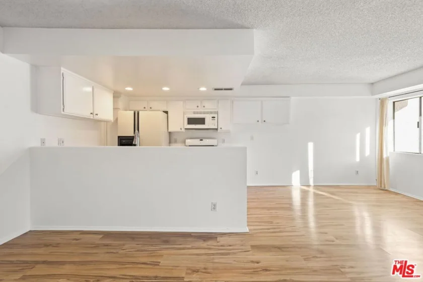2700 Cahuenga Boulevard #2216 photo 8