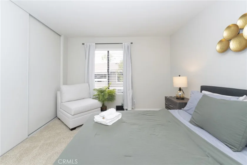 306 Streamwood photo 9