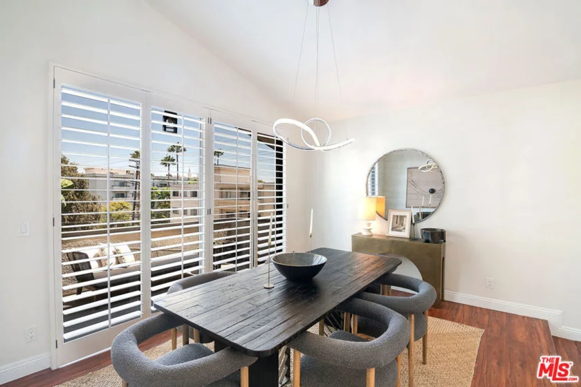 1434 Greenfield Avenue #303 photo 3