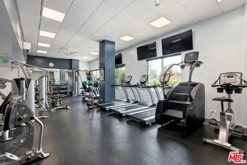 10501 Wilshire Boulevard #1810 photo 17