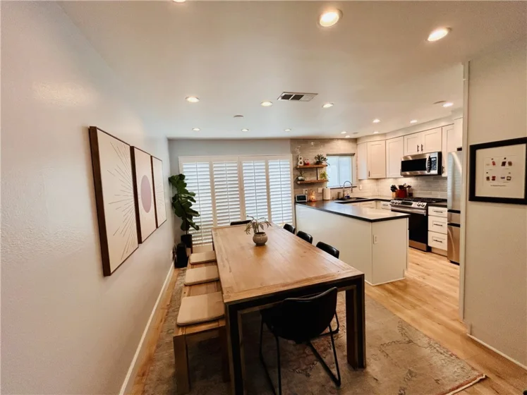 1140 N Lamer photo 24