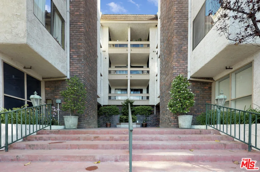 17130 Burbank #204 photo 1