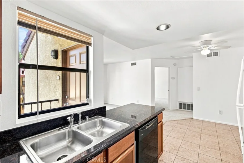 1134 W Blaine #202 photo 8
