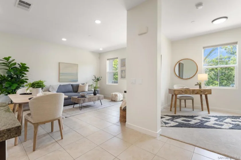 2104 Cosmo Way photo 20