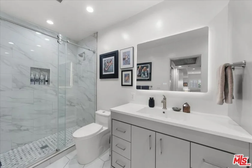 1045 N Kings Road #204 photo 9