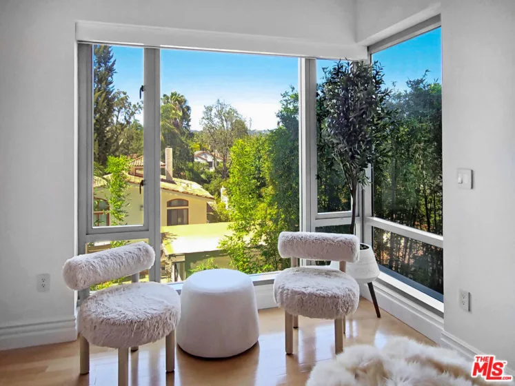 10727 Wilshire Boulevard #404 photo 22