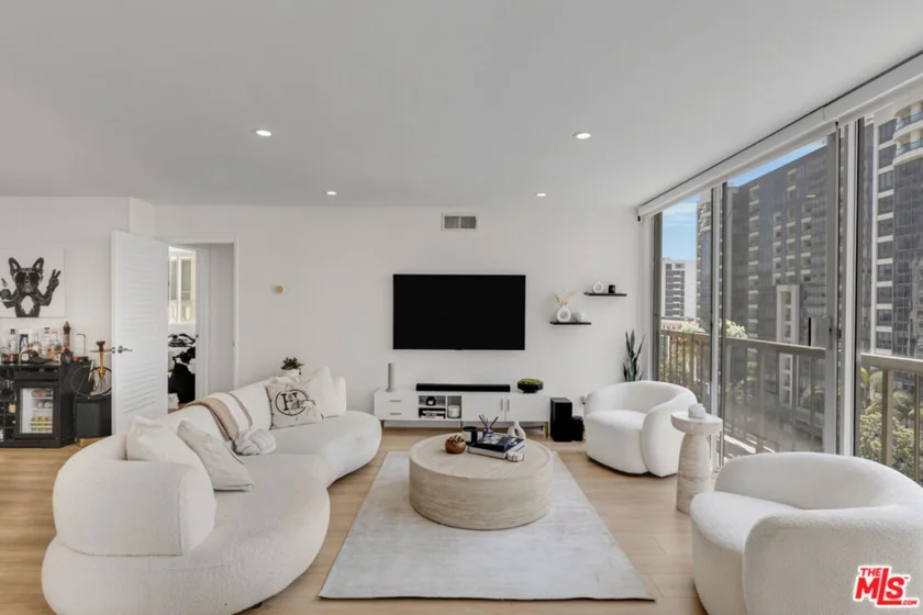 10747 Wilshire Boulevard #902 photo 20