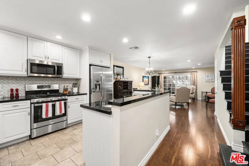 853 Larrabee Street #14 photo 1