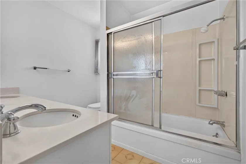 8170 Glengarry photo 32