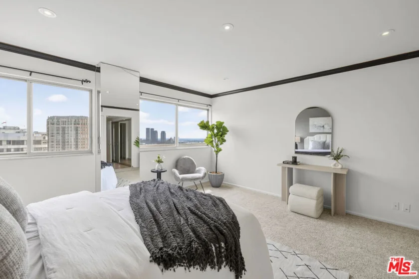 10701 Wilshire Boulevard #2202 photo 31