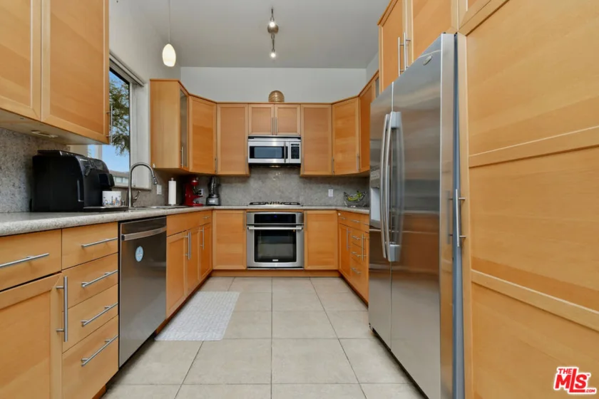 14315 Magnolia Boulevard #101 photo 6