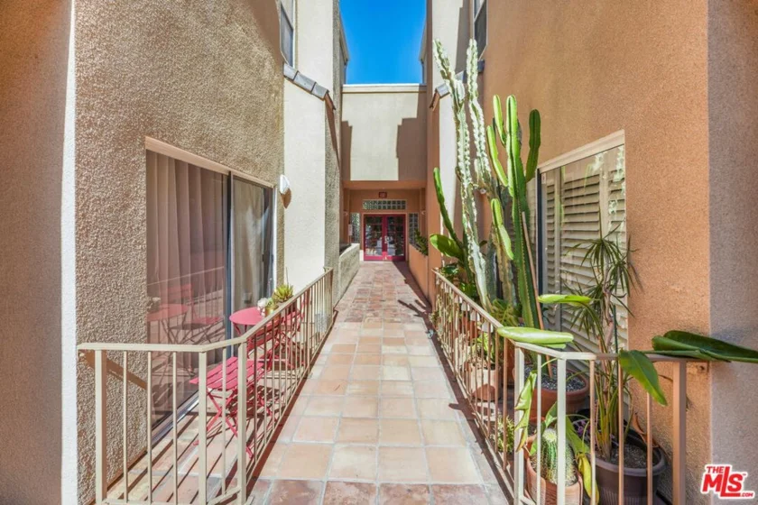 4139 Cahuenga Boulevard #106 photo 14