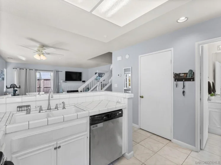 8946 Arlingdale Way photo 6