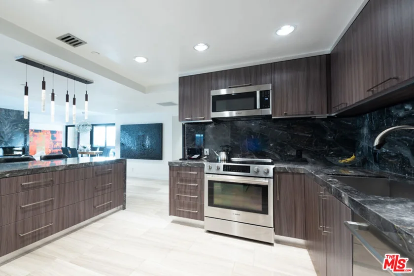 10445 Wilshire Boulevard #1905 photo 12