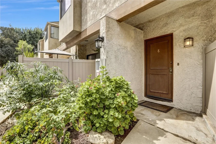 18242 Burbank Boulevard #8 photo 1