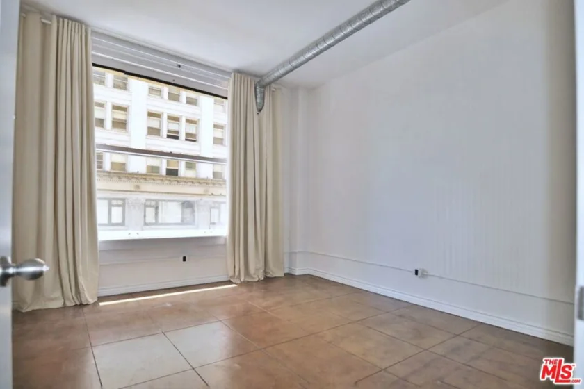 215 W 7th Street #307 photo 3