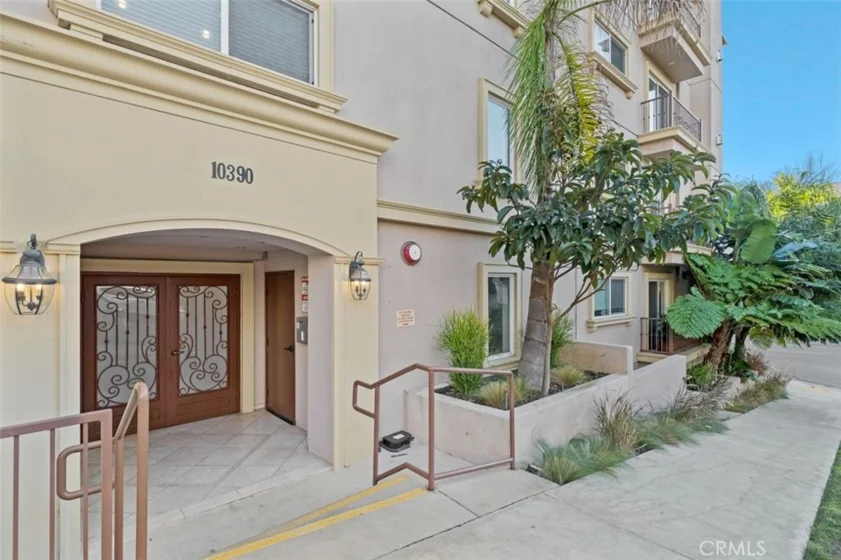10390 La Grange Avenue #204 photo 1