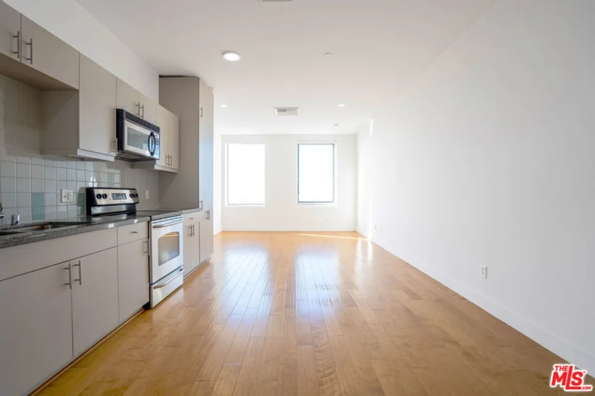 3810 Wilshire Boulevard #1911 photo 5