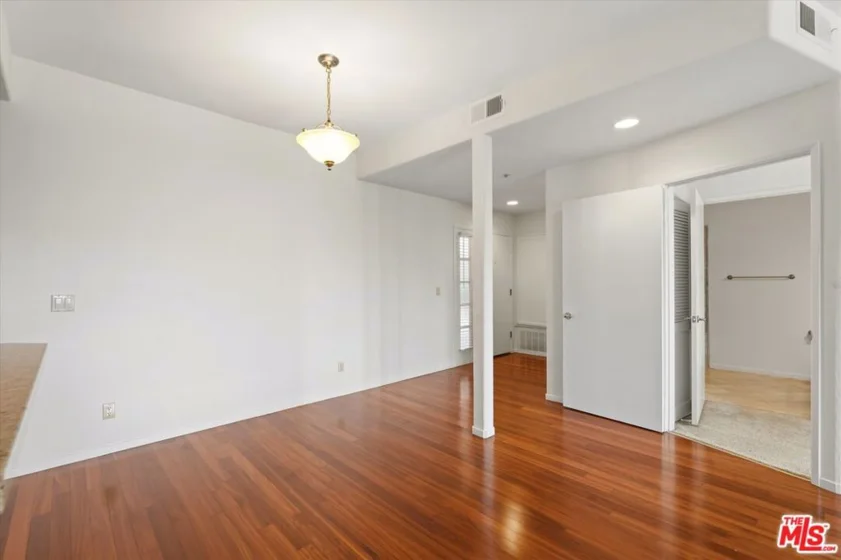 1522 S Saltair Avenue #206 photo 38