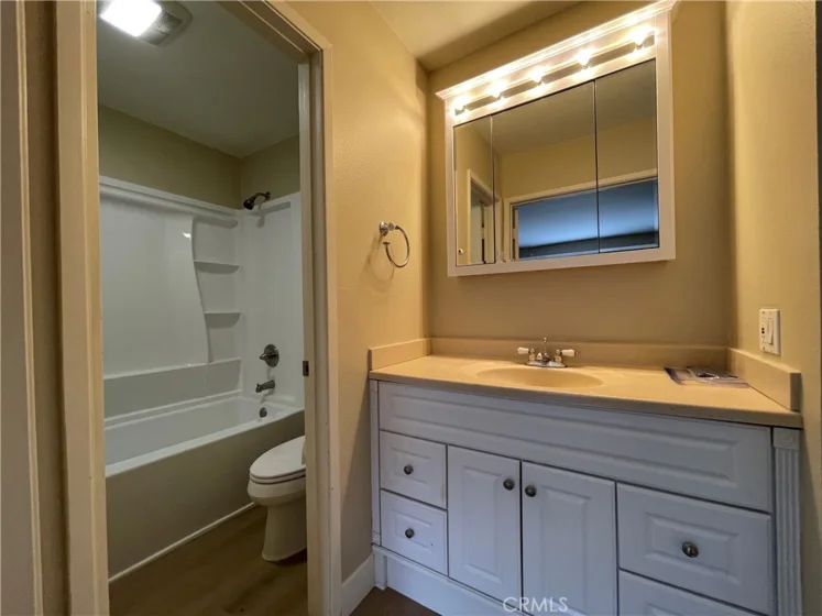 61 Streamwood photo 10