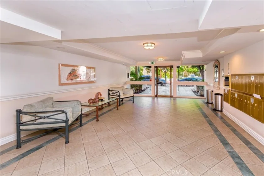 5310 Zelzah Unit 114 photo 2