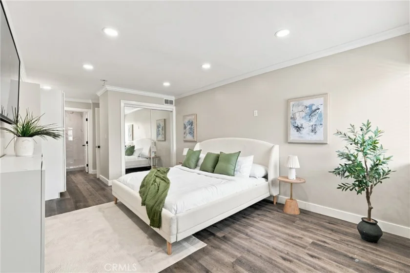278 N Wilshire #108 photo 13